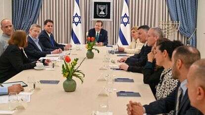 שיחות ההידברות בבית הנשיא, בחודש מרץ. | עמוס בן־גרשום, לע"מ