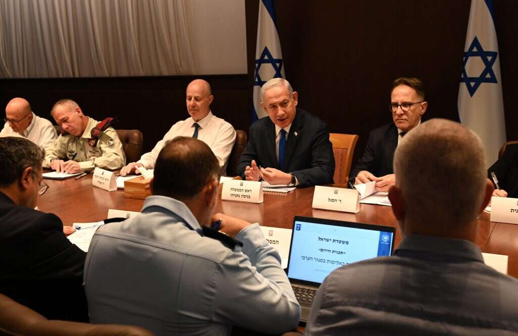 ראש הממשלה בנימין נתניהו בדיון חירום לבחינת רתימת השב"כ למלחמה במשפחות הפשע. | : חיים צח/ לע"מ