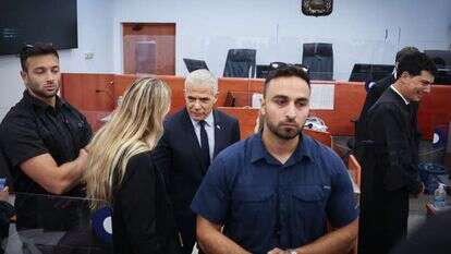 יאיר לפיד בבית המשפט לפני עדותו במשפט נתניהו. | יונתן זינדל, פלאש 90