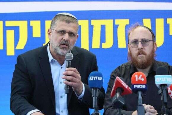 ברל'ה קרומבי וח"כ אביחי בוארון. | דוד וויל