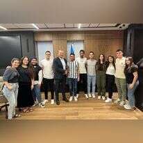 רן שי ונציגי מועצת התלמידים עם מנכל האוצר הייזלר. | מועצת תלמידים ארצית