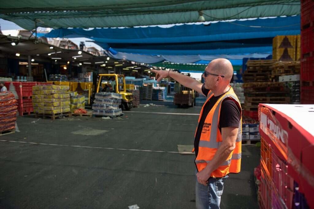 כמו כולם, הוא הגיע כמעט במקרה. שאול מוראי. | שריה דיאמנט