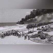 בשעה ארבע אחר הצהריים ניתן האות, והתותח ירה. אלטלנה עולה באש מול חופי תל־אביב. | פין הנס, לע"מ