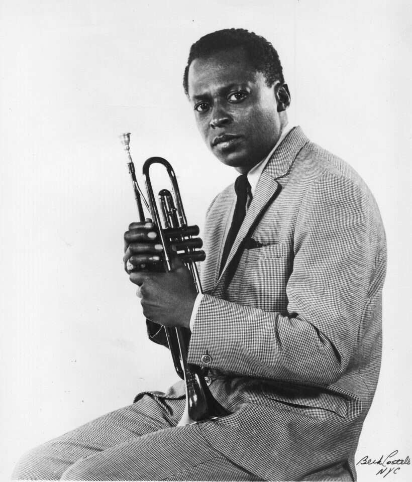 הדרבוקה והעוּד מנצחים אותו. מיילס דיוויס. | גטי אימג'ס