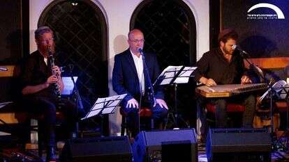 רוני איש־רן (במרכז) וחברי הרכב "אורפאנין". | גיא זגרון