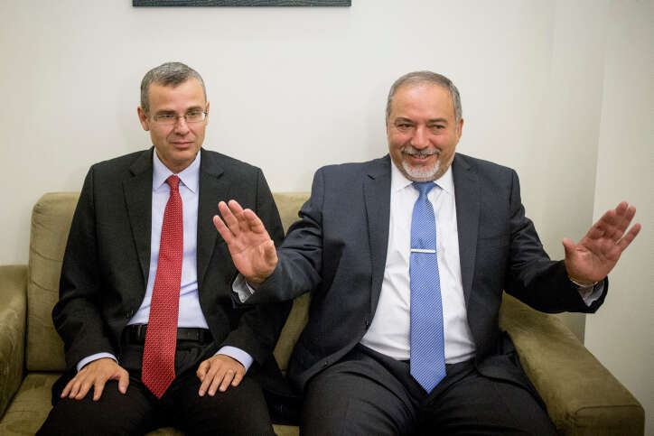 ליברמן ויריב לוין ב-2016. | יונתן זינדל, פלאש 90 ליברמן ויריב לוין ב-2016. | יונתן זינדל, פלאש 90