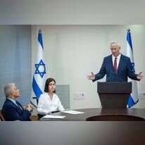 האינטרס הפוליטי של האופוזיציה היה להפסיד. חברי הכנסת גנץ, אלהרר ולפיד. | יונתן זינדל, פלאש 90