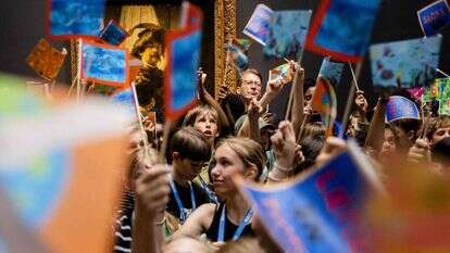 הצגת "נושא הדגל" ברייקסמוזיאום, אתמול | איי.אף.פי