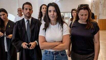 שירה איסקוב בבית המשפט העליון לפני שמיעת ההכרעה על הערעור. | יונתן זינדל, פלאש 90 שירה איסקוב בבית המשפט העליון לפני שמיעת ההכרעה על הערעור. | יונתן זינדל, פלאש 90