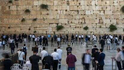 מתפללים בכותל המערבי. | AFP