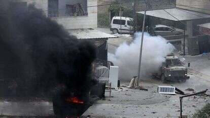 רכב צה"ל שעלה על מטען בג'נין. | EPA