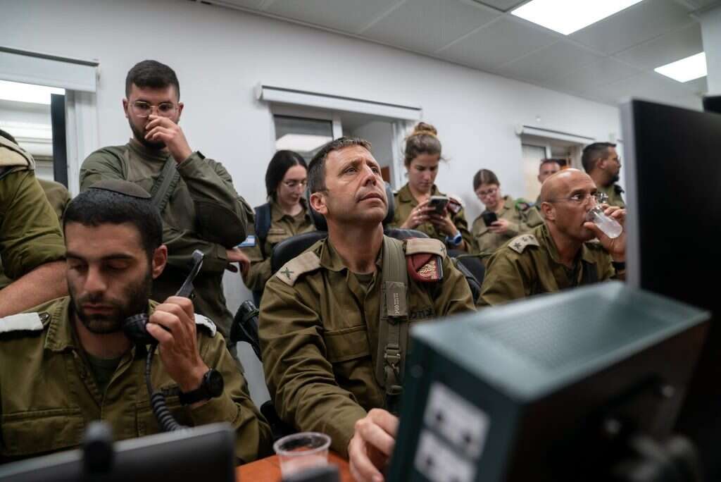 מפקד אוגדת איו"ש אבי בלוט בחטמ"ר מנשה. | דו"צ מפקד אוגדת איו"ש אבי בלוט בחטמ"ר מנשה. | דו"צ