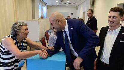 יו"ר הכנסת מצביע בקלפי בת"א בבחירות ללשכת עורכי הדין. | תומר נאומברג, פלאש 90