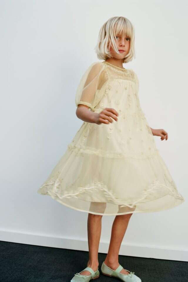 שמלת טול עם שיבוץ אבנים מבית זארה. | יח"צ