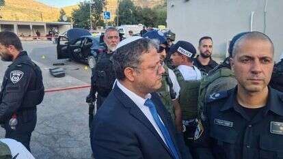 השר לביטחון לאומי איתמר בן גביר בזירת הפיגוע, היום. | נדב גולדשטיין/TPS