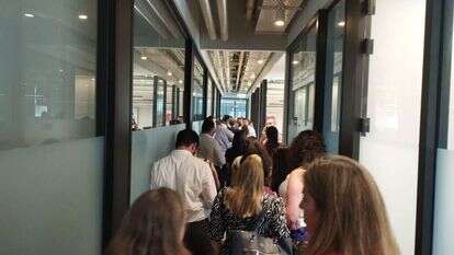 תורי ענק בקלפי בפתח תקווה. | עו"ד שאול שארף