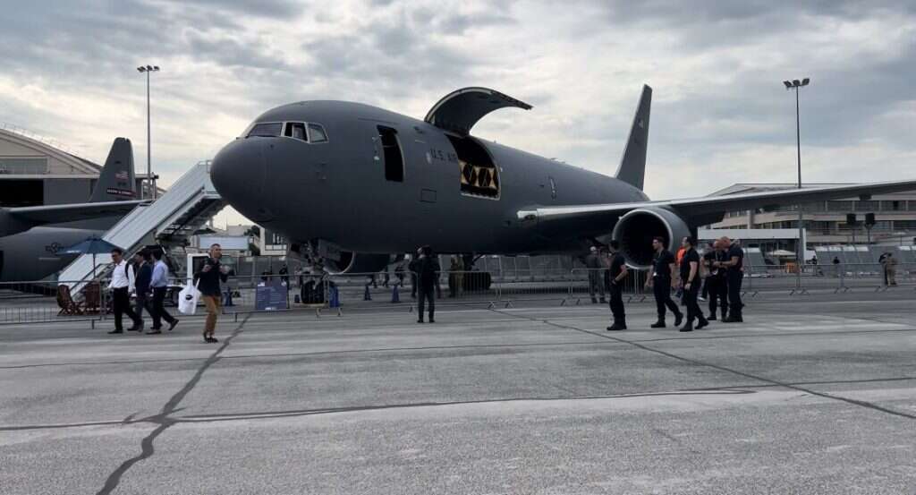 מטוס התדלוק בפריז. | נועם אמיר