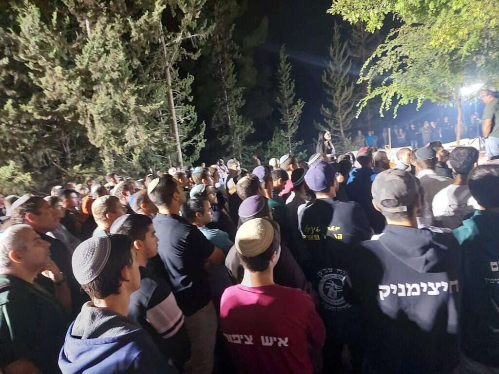 הלוויתו של אלישע אנטמן הי"ד. | דוברות הישוב עלי