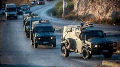 כוחות הביטחון במרדף אחרי המחבלים מהפיגוע בעלי. | Nasser Ishtayeh Flash90