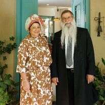 הרב שלמה ואורה שושן. | אנצ'ו גוש, ג'יני