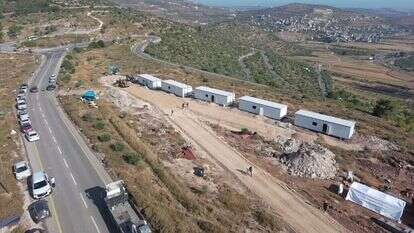 רצף התיישבותי. שכונת "המור" בין מעלה־לבונה לעלי, שהוקמה לאחר הפיגוע | .