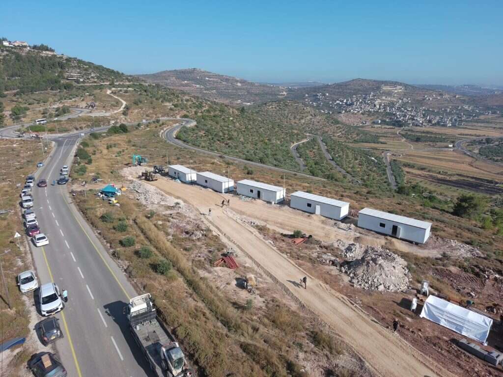 רצף התיישבותי. שכונת "המור" בין מעלה־לבונה לעלי, שהוקמה לאחר הפיגוע | .