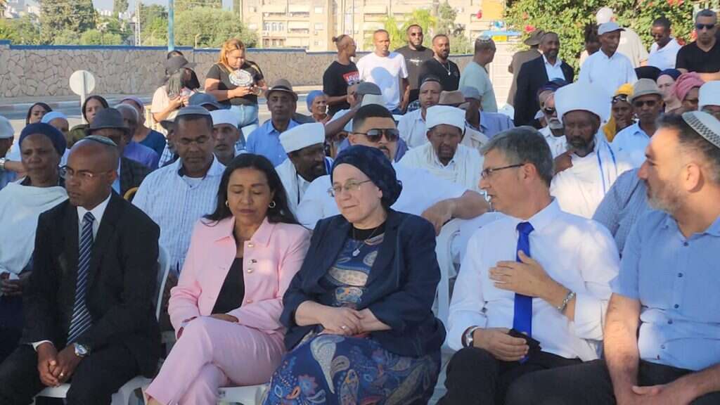 השרה סטרוק בחנוכת הכיכר בלוד ע"ש דסטאו ביסט. | ועריכה: יצחק ווייס דובר השרה סטרוק