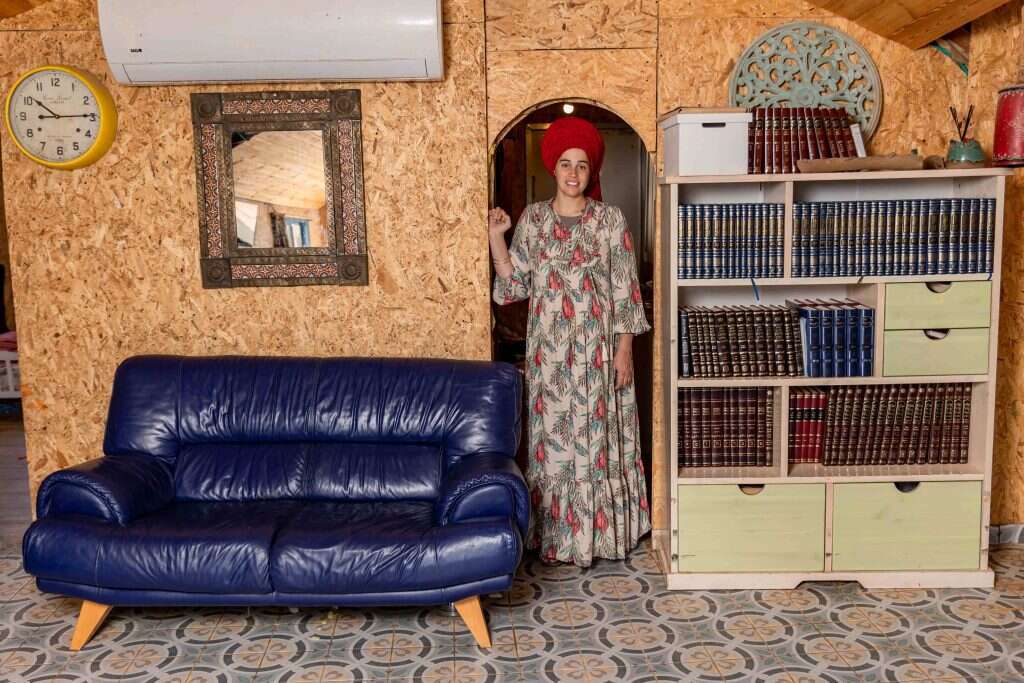 "אישה היא לא רק הגשמה עצמית אלא מהות של ערכים". טליה ליבי בסלון ביתה. | נעמה שטרן "אישה היא לא רק הגשמה עצמית אלא מהות של ערכים". טליה ליבי בסלון ביתה. | נעמה שטרן