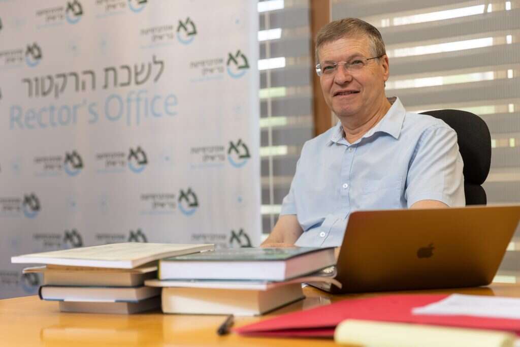 פרופ' אמנון אלבק.. | יוסי אלוני