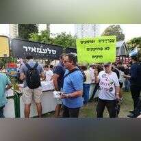 דוכן הוצאת סלע מאיר במתחם שרונה בתל־אביב השבוע. | קוקו