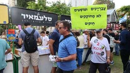 דוכן הוצאת סלע מאיר במתחם שרונה בתל־אביב השבוע. | קוקו