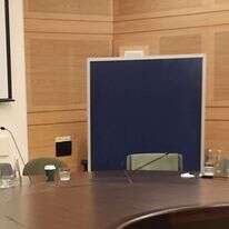 הפרגוד שהוצב בישיבת הוועדה למיזמים ציבוריים בכנסת