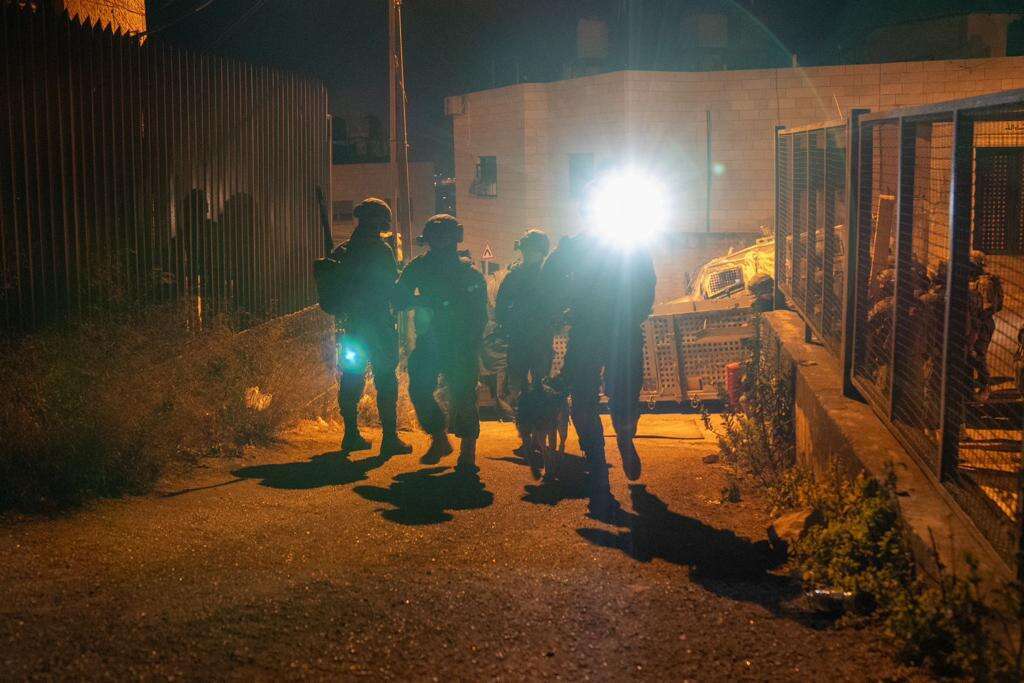 כוחות צה"ל בפעילות להריסת בתים, אמש. | דובר צה"ל כוחות צה"ל בפעילות להריסת בתים, אמש. | דובר צה"ל