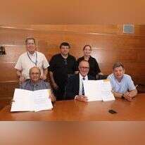 מימין לשמאל: עומדים: עו"ד תמר מונד, פרופ' אנג'ל פורגדור, פרופ' יורם יגיל. יושבים: פרופ' חיים היימס, פרופ' דני חיימוביץ,
פרופ' חזי לוי