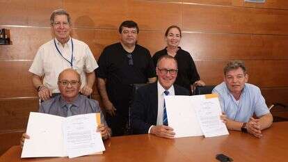 מימין לשמאל: עומדים: עו"ד תמר מונד, פרופ' אנג'ל פורגדור, פרופ' יורם יגיל. יושבים: פרופ' חיים היימס, פרופ' דני חיימוביץ,
פרופ' חזי לוי