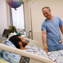 ערן טובולסקי מתאושש מהניתוח. קרדיט: בי"ח שערי צדק