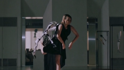 ריקוד עם זרועות רובוטית. | REUTERS / JST ERATO INAMI JIZAI-BODY PROJECT, INFORMATION SOMATICS LAB; RCAST, UNIVERSITY OF TOKYO AND YAMANAKA LAB; IIS, UNIVERSITY OF TOKYO