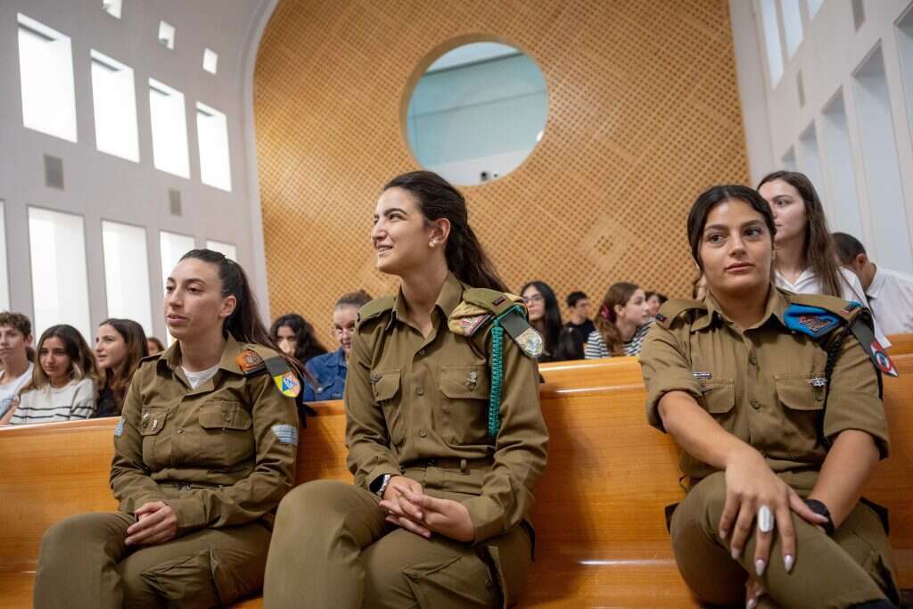 דיון בבג"ץ על שילוב נשים ביחידות הלוחמות בצה"ל. | יונתן זינדל, פלאש 90