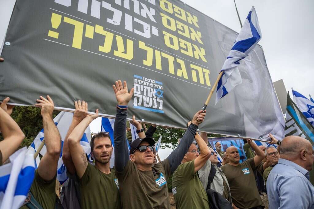 מחאת חברי ארגון "אחים לנשק". | יונתן זינדל, פלאש 90