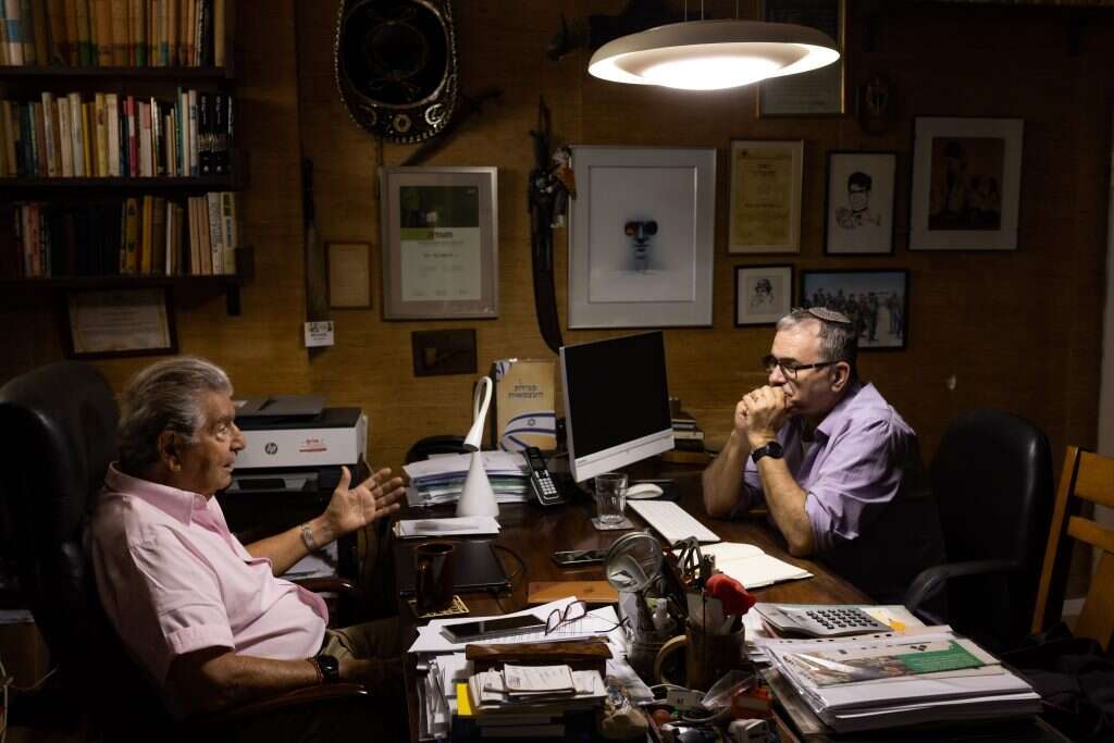 זכרונות מאז. פרופ' מיכאל בר-זוהר עם יאיר שלג. | אריק סולטן זכרונות מאז. פרופ' מיכאל בר-זוהר עם יאיר שלג. | אריק סולטן