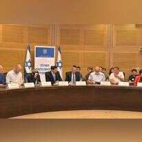 חברי השדולה להחלת ריבונות בבקעת הירדן תחילה, היום בכנסת. | מאיר אליפור