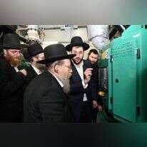 רבה של בני־ברק, הרב שבח צבי רוזנבלט, בחנוכת גנרטור בעיר לפני כחצי שנה. | שוקי לרר