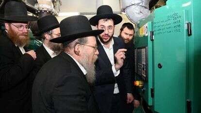 רבה של בני־ברק, הרב שבח צבי רוזנבלט, בחנוכת גנרטור בעיר לפני כחצי שנה. | שוקי לרר