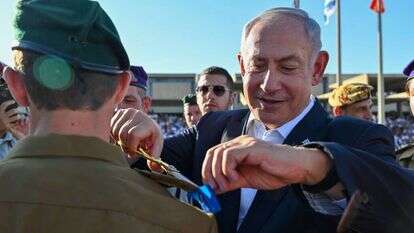 ראש הממשלה בנימין נתניהו בטקס סיום קורס קצינים בבה"ד 1. | קובי גדעון, לע"מ