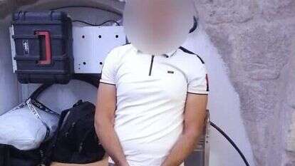 אחד העצורים בחשד להסתה ותמיכה בטרור בהר הבית, הבוקר. | דוברות המשטרה