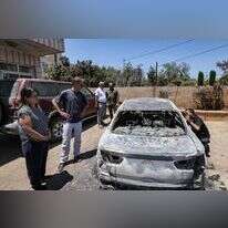 נציג האיחוד האירופי בוחן רכב שרוף בכפר תורמוס־עיא | איי.אף.פי