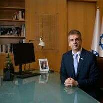 שר החוץ אלי כהן. | שריה דיאמנט