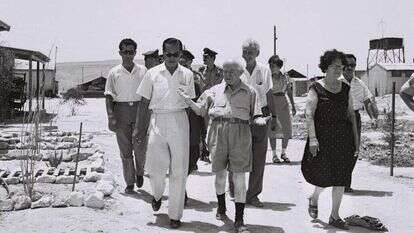 דוד בן־גוריון בסיור בשדה־בוקר, 1959. | משה פרידן, לע"מ