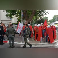 המחאה מול בית השרה מאי גולן. | בונות אלטרנטיבה