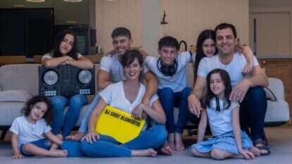 משפחת בלומנטל, שכונת השמשוני, מודיעין. | יוסי אלוני